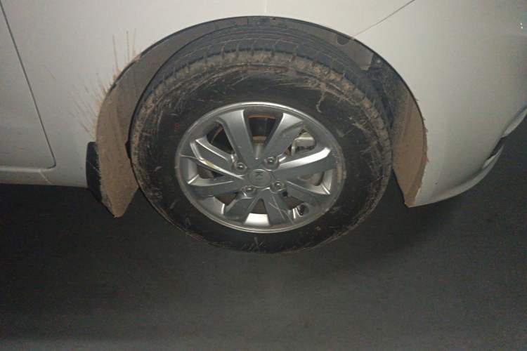 Used Kia K2 2015 Sedan 1.4L Automatic GLS Right Front Wheel Hub