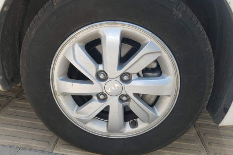 Used Kia K2 2015 Sedan 1.4L MT GLS Right Front Wheel Hub