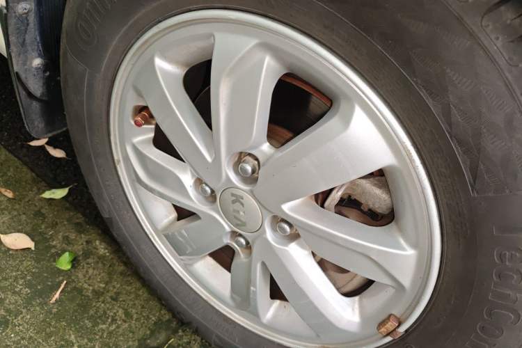 Used Kia K2 2015 Sedan 1.4L Automatic GLS Right Front Wheel Hub