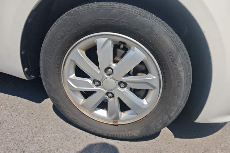 Used Kia K2 2015 Hatchback 1.4L AT GLS Cool Edition Right Front Wheel Hub