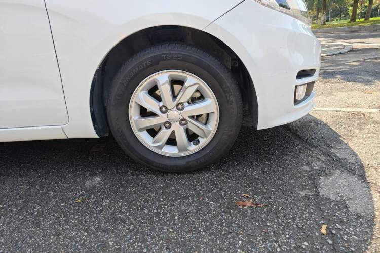 Used Kia K2 2015 Sedan 1.4L Automatic GLS Right Front Wheel Hub