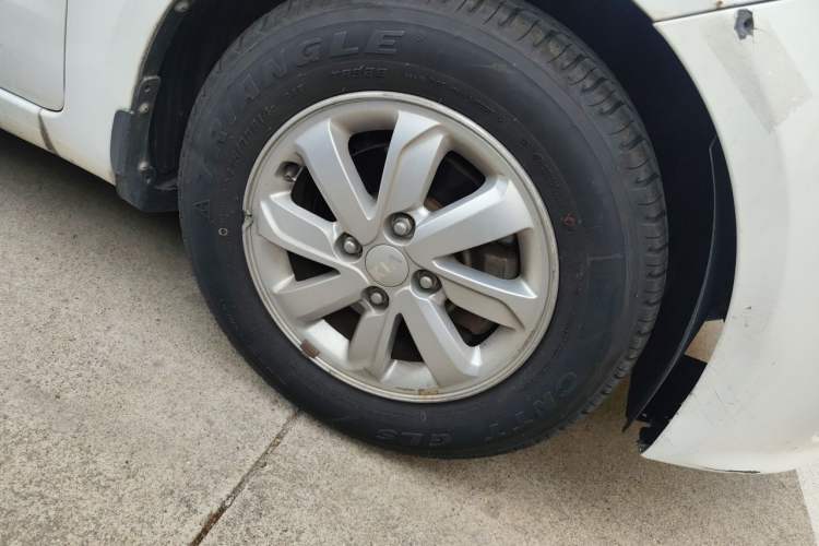 Used Kia K2 2015 Sedan 1.4L MT GLS Right Front Wheel Hub