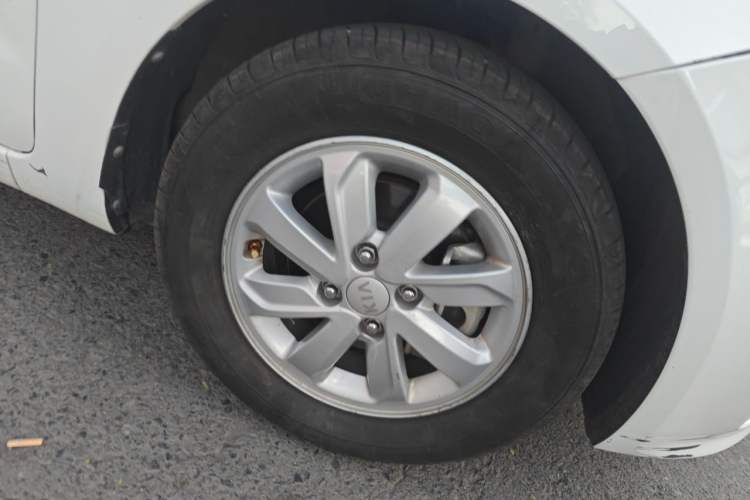Used Kia K2 2015 Sedan 1.4L Automatic GLS Right Front Wheel Hub