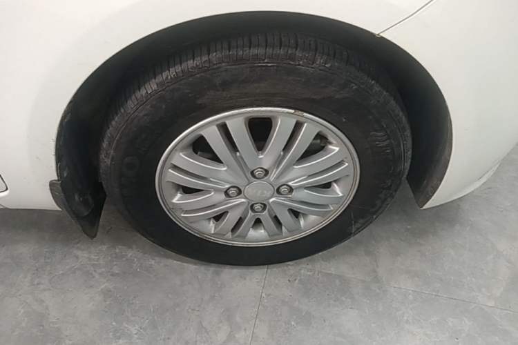 Used Kia K2 2015 Sedan 1.4L Automatic GLS Right Front Wheel Hub