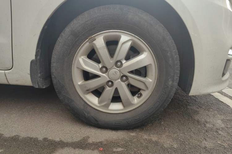 Used Kia K2 2015 Sedan 1.4L MT GLS Right Front Wheel Hub