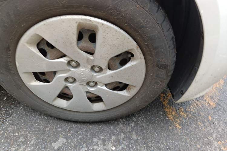 Used Kia K2 2015 Sedan 1.4L Automatic GLS Right Front Wheel Hub