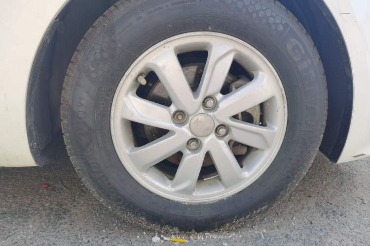 Used Kia K2 2015 Sedan 1.4L MT GLS Right Front Wheel Hub