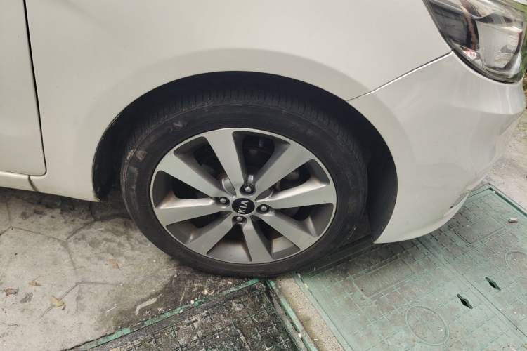 Used Kia K2 2015 Sedan 1.6L Automatic Transmission Premium Right Front Wheel Hub