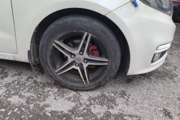 Used Kia K2 2015 Sedan 1.4L MT GLS Right Front Wheel Hub