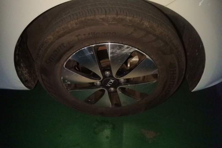 Used Kia K2 2015 Sedan 1.4L Automatic GLS Right Front Wheel Hub