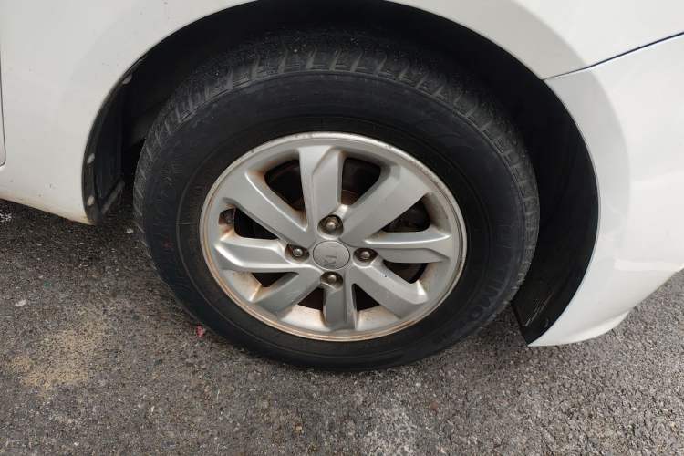 Used Kia K2 2015 Sedan 1.4L Automatic GLS Right Front Wheel Hub