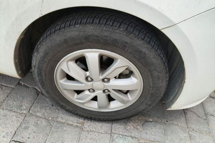 Used Kia K2 2015 Sedan 1.4L MT GLS Right Front Wheel Hub