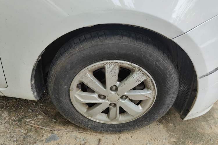 Used Kia K2 2015 Sedan 1.4L Automatic GLS Right Front Wheel Hub