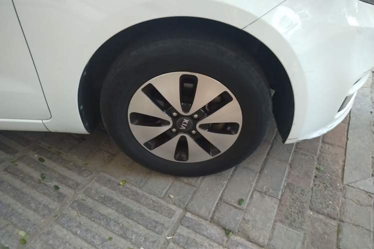 Used Kia K2 2015 Hatchback 1.4L AT GLS Cool Edition Right Front Wheel Hub