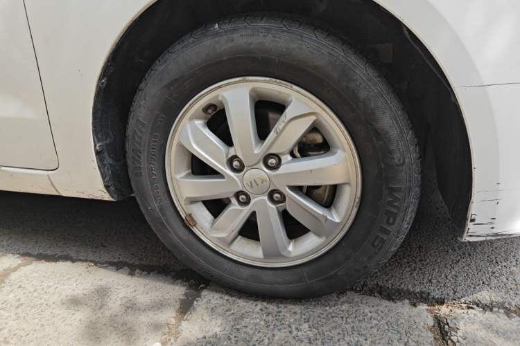 Used Kia K2 2015 Sedan 1.4L Automatic GLS Right Front Wheel Hub