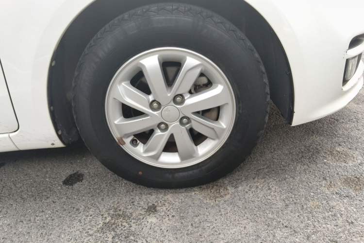 Used Kia K2 2015 Sedan 1.4L MT GLS Right Front Wheel Hub