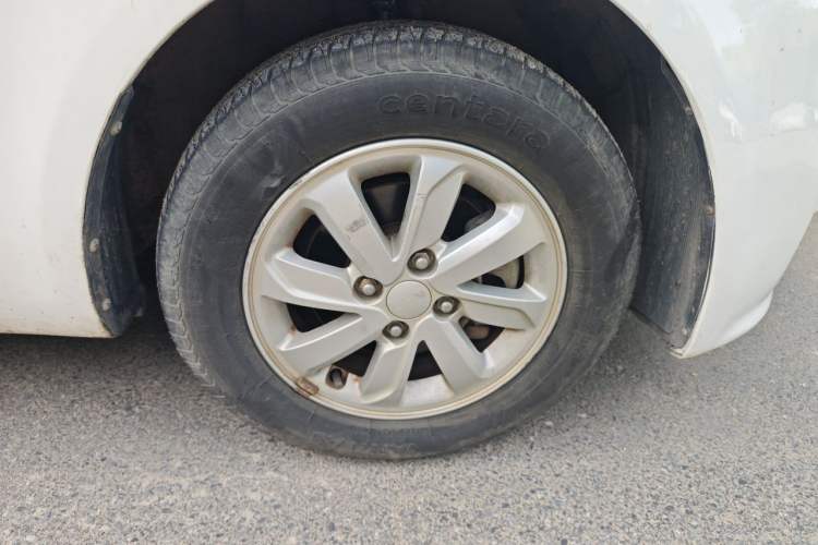 Used Kia K2 2015 Sedan 1.4L MT TOP Right Front Wheel Hub