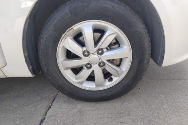 Used Kia K2 2015 Sedan 1.4L Automatic GLS Right Front Wheel Hub