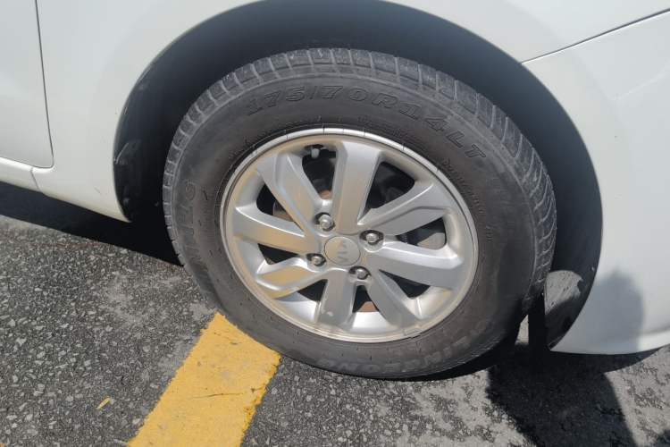 Used Kia K2 2015 Sedan 1.4L Automatic GLS Right Front Wheel Hub