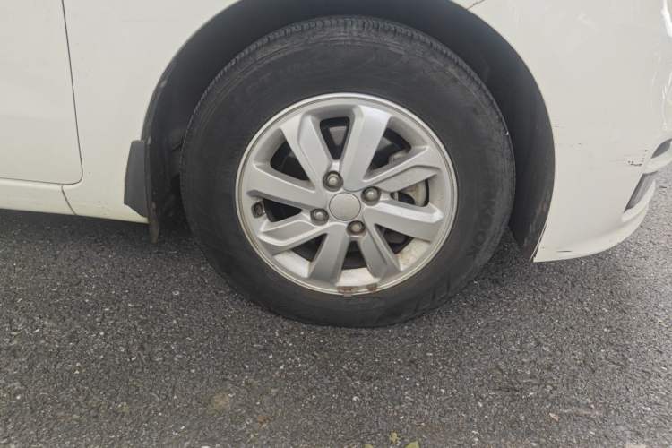 Used Kia K2 2015 Sedan 1.4L MT GLS Right Front Wheel Hub