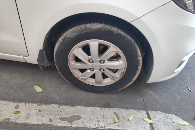 Used Kia K2 2015 Sedan 1.4L Automatic GLS Right Front Wheel Hub