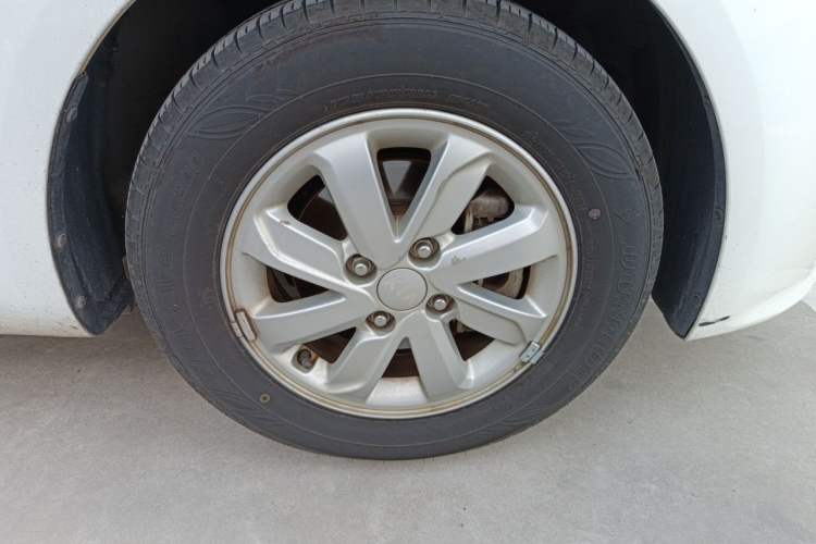 Used Kia K2 2015 Sedan 1.4L Automatic GLS Right Front Wheel Hub