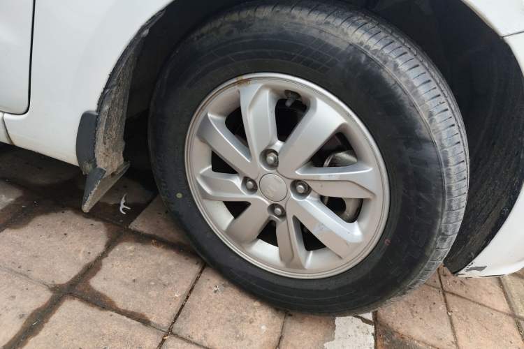 Used Kia K2 2015 Sedan 1.4L MT GLS Right Front Wheel Hub
