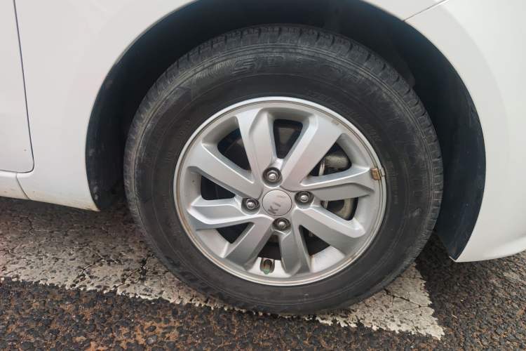 Used Kia K2 2015 Sedan 1.4L Automatic GLS Right Front Wheel Hub
