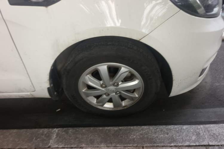 Used Kia K2 2015 Sedan 1.4L MT GLS Right Front Wheel Hub