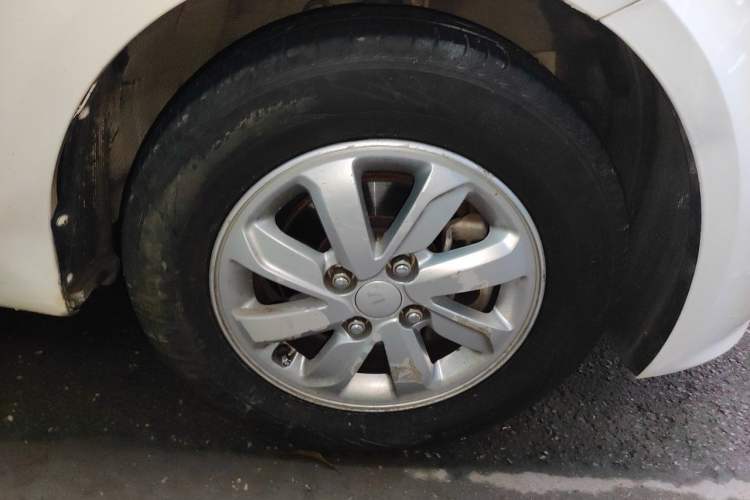 Used Kia K2 2015 Sedan 1.4L Manual Transmission GL Right Front Wheel Hub
