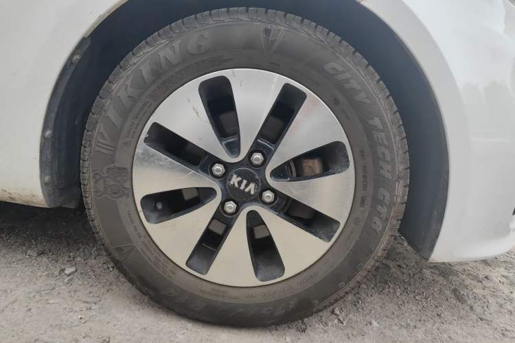 Used Kia K2 2015 Sedan 1.4L Automatic GLS Right Front Wheel Hub