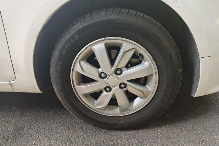Used Kia K2 2015 Sedan 1.4L MT GLS Right Front Wheel Hub