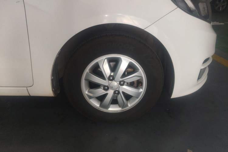 Used Kia K2 2015 Sedan 1.4L Automatic GLS Right Front Wheel Hub