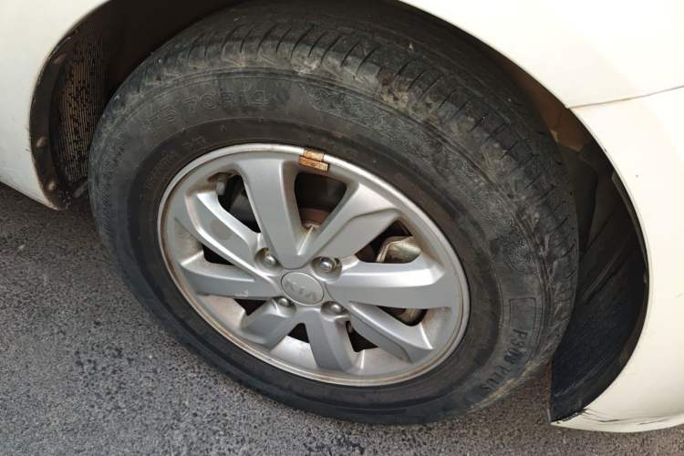 Used Kia K2 2015 Sedan 1.4L MT GLS Right Front Wheel Hub