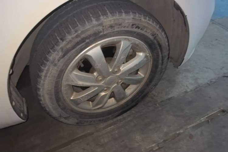 Used Kia K2 2015 Sedan 1.4L MT GLS Right Front Wheel Hub