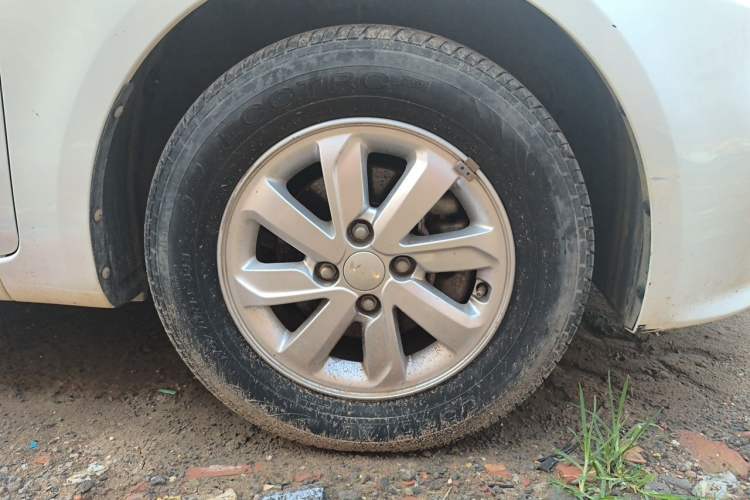 Used Kia K2 2015 Sedan 1.4L MT GLS Right Front Wheel Hub