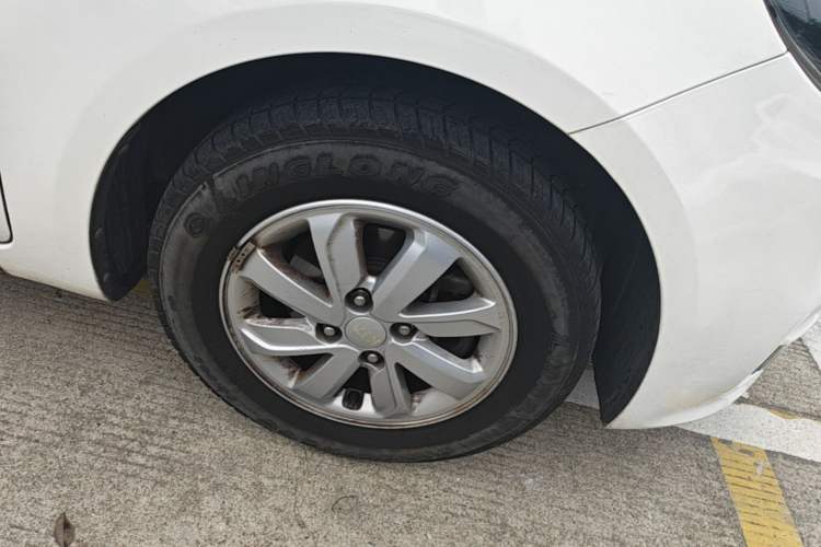 Used Kia K2 2015 Sedan 1.4L Manual Transmission GL Right Front Wheel Hub