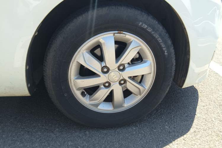 Used Kia K2 2015 Sedan 1.4L MT GLS Right Front Wheel Hub