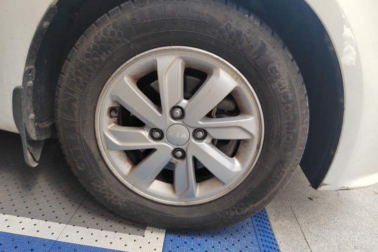 Used Kia K2 2015 Sedan 1.4L MT GLS Right Front Wheel Hub