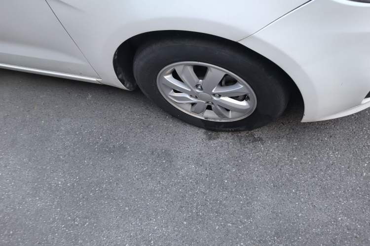 Used Kia K2 2015 Sedan 1.4L MT GLS Right Front Wheel Hub