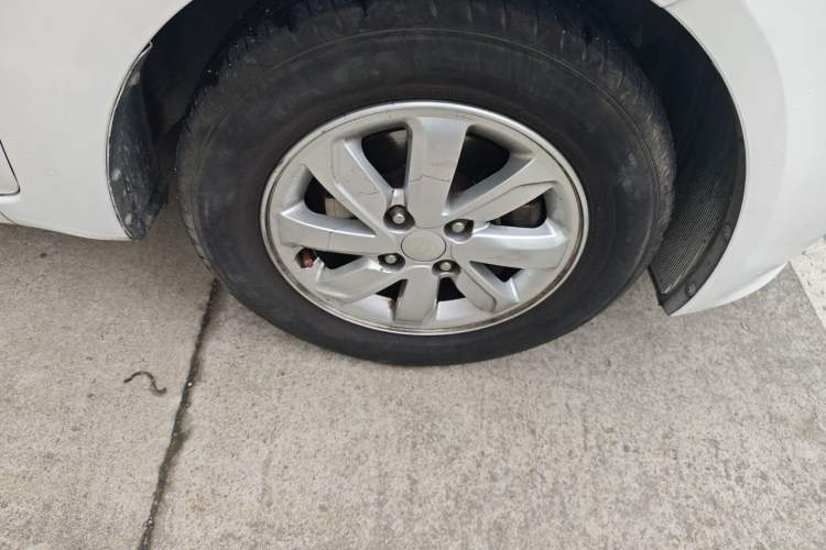 Used Kia K2 2015 Sedan 1.4L MT GLS Right Front Wheel Hub