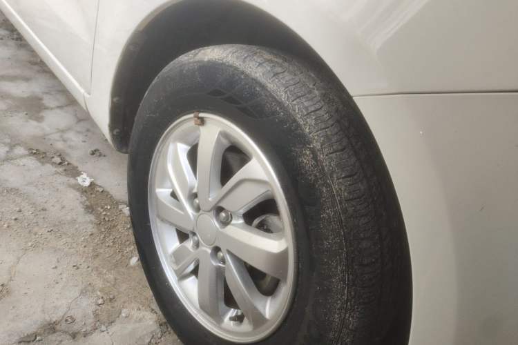 Used Kia K2 2015 Sedan 1.4L Automatic GLS Right Front Wheel Hub