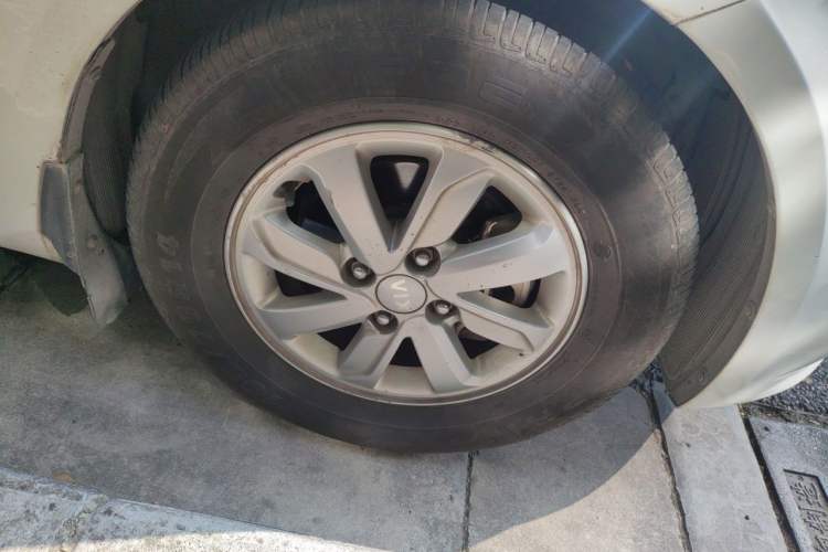 Used Kia K2 2015 Sedan 1.4L MT GLS Right Front Wheel Hub