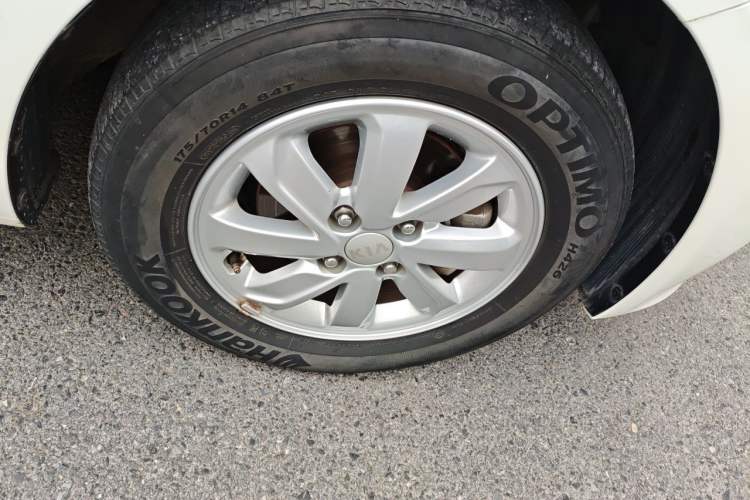 Used Kia K2 2015 Sedan 1.4L MT GLS Right Front Wheel Hub