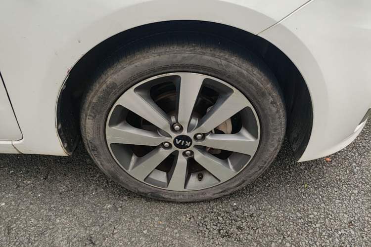 Used Kia K2 2015 Sedan 1.6L Automatic Transmission Premium Right Front Wheel Hub