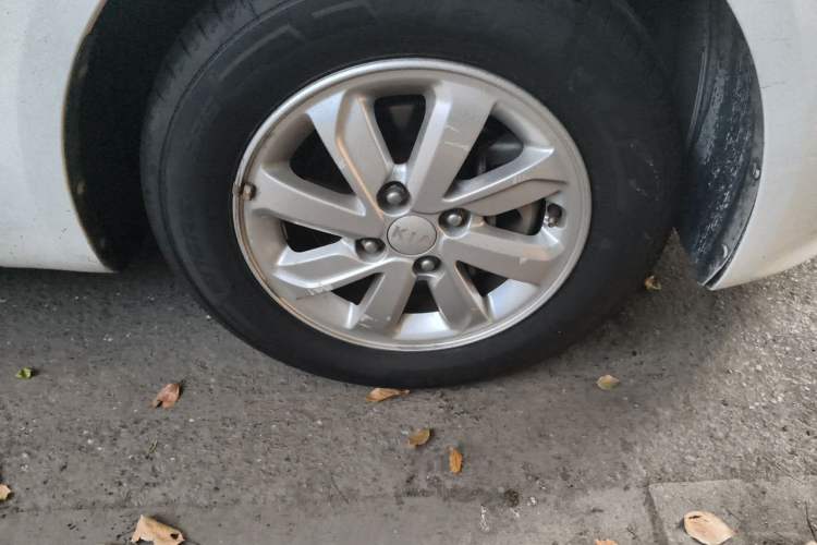 Used Kia K2 2015 Sedan 1.4L MT GLS Right Front Wheel Hub