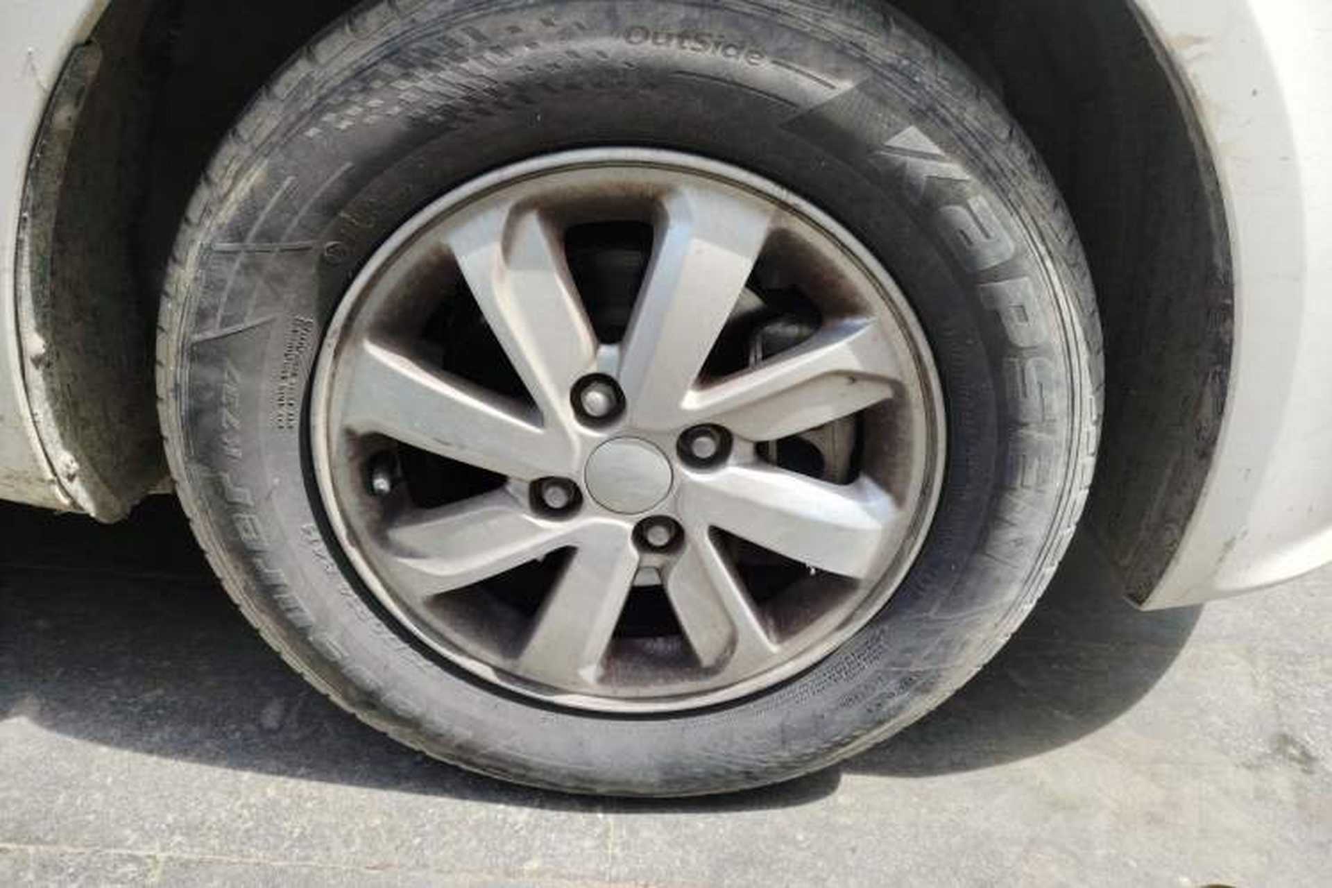 Used Kia K2 2015 Sedan 1.4L Automatic GLS Right Front Wheel Hub