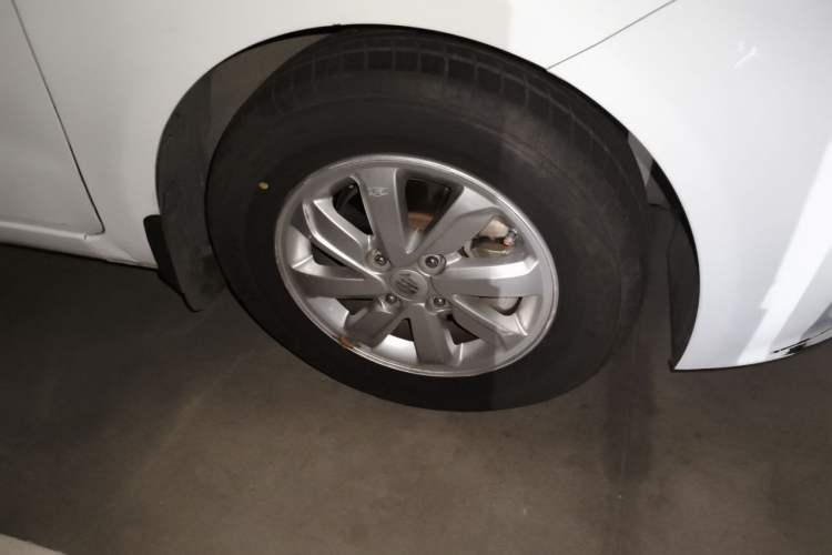 Used Kia K2 2015 Hatchback 1.4L AT GLS Cool Edition Right Front Wheel Hub