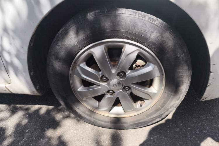 Used Kia K2 2015 Sedan 1.4L MT TOP Right Front Wheel Hub