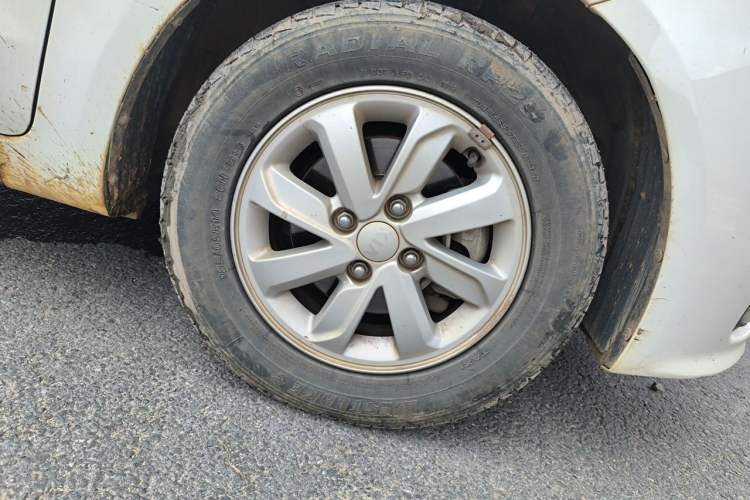 Used Kia K2 2015 Sedan 1.4L MT GLS Right Front Wheel Hub